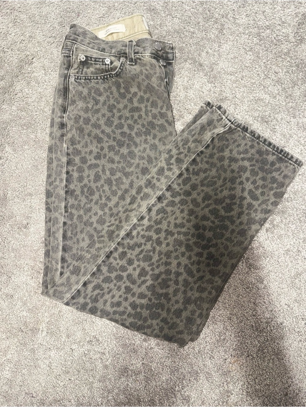 Universal Thread 90s Baggy Leopard Print Jeans Size 8 Gray Mid Rise